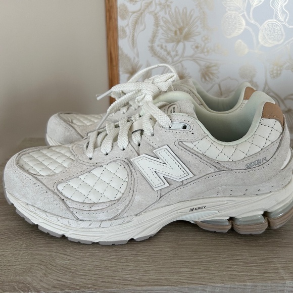 New Balance 2002R Sneaker **never worn**